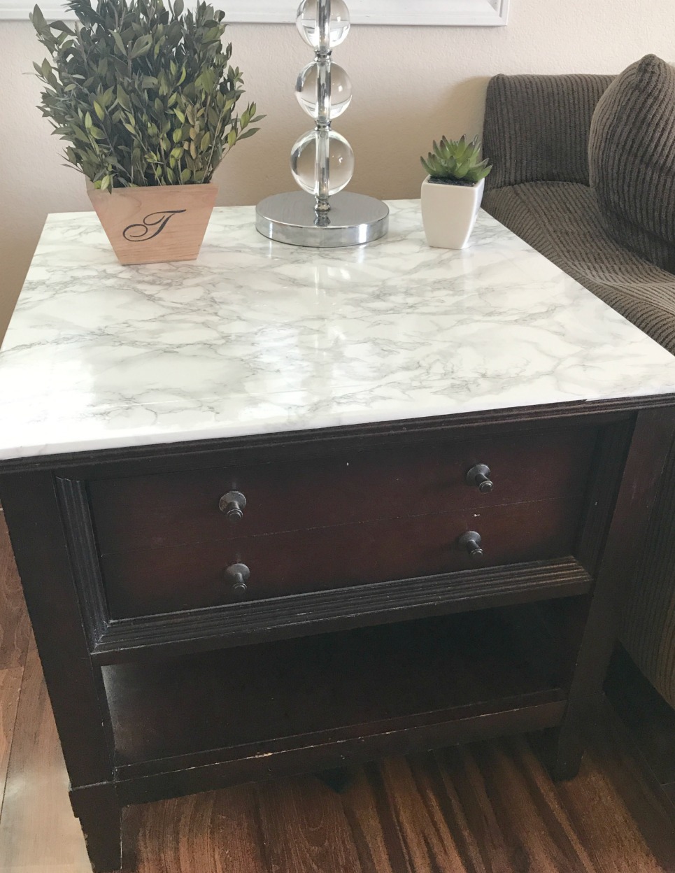 Faux Marble Table DIY