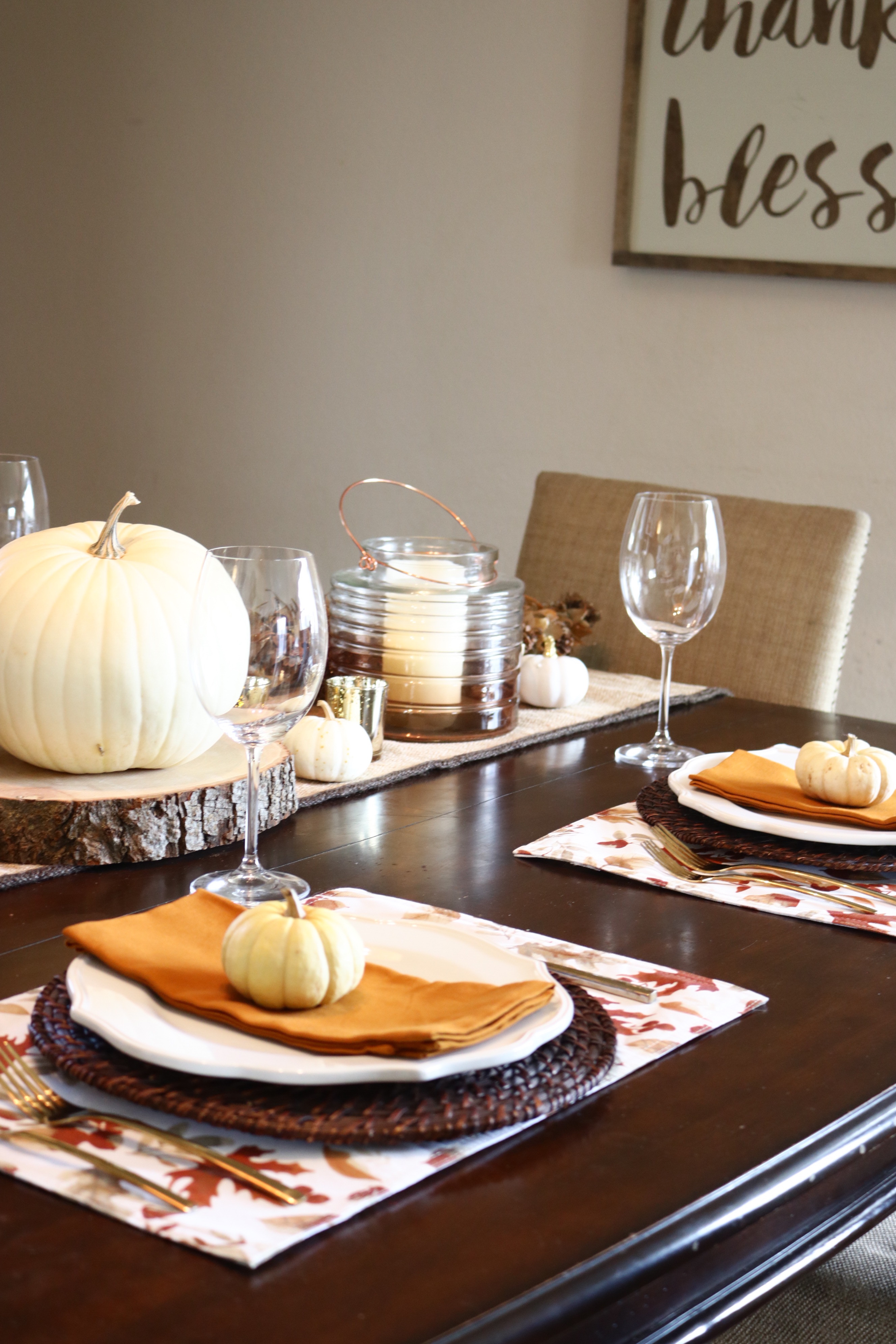 Fall Tablescape Ideas. Thanksgiving or Friendsgiving Tablescape.